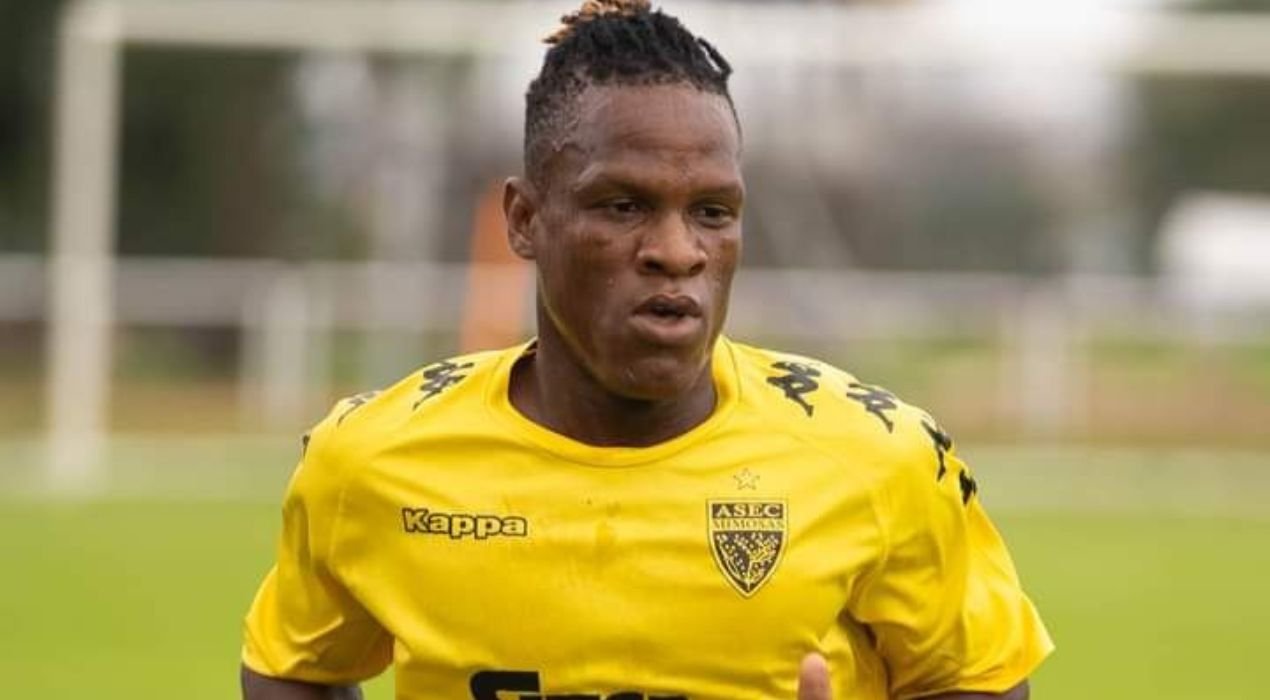 Romaric Amoussou aperçu en action avec l’ASEC Mimosas