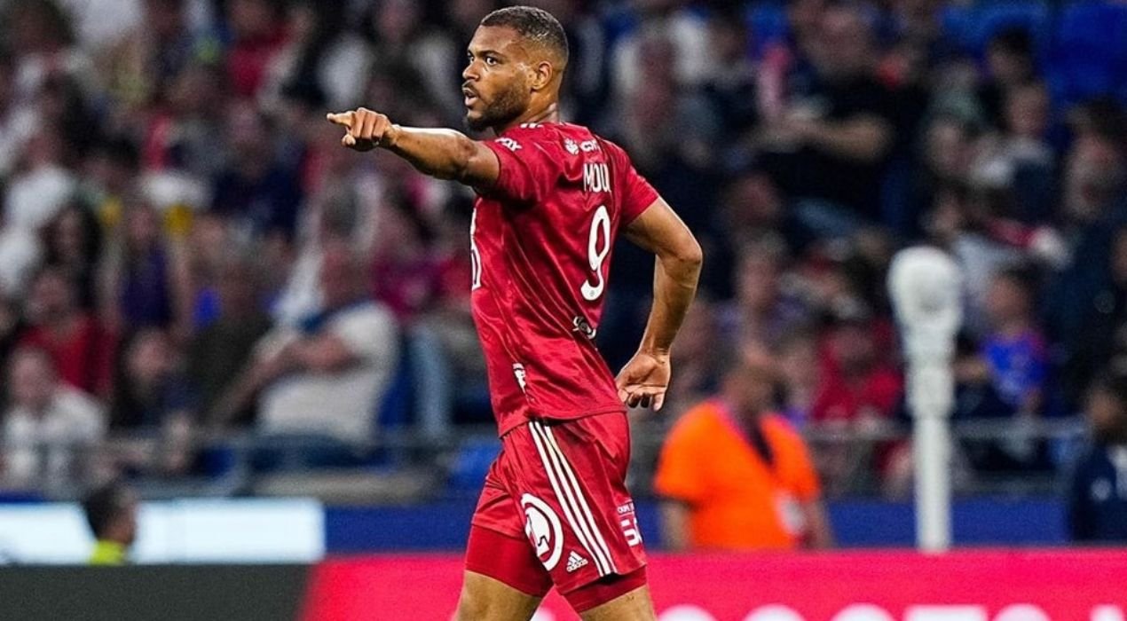 FC Augsbourg : Steve Mounié clarifie son choix, « j’ai refusé une offre du Qatar”