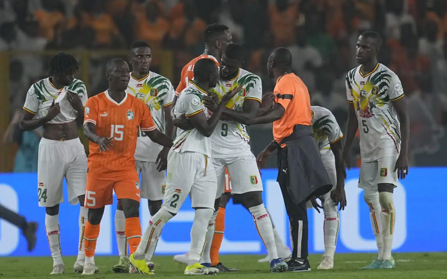 La CAF sanctionne le Mali et la Côte d’Ivoire, Hamari Traoré suspendu