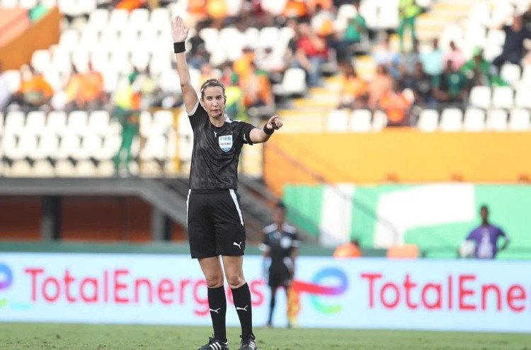 Bouchra Karboubi : Pionnière et inspiratrice dans l’Arbitrage Féminin Africain