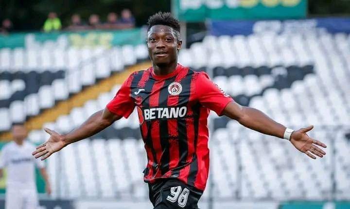 D1 Bulgarie, J12 : Le nouveau Guépard Steve-Waren Traore et Lokomotiv Sofia et accrochés