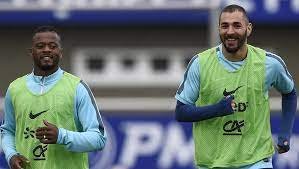 Patrice Evra tacle grossièrement les bleus et prends la défense de Karim Benzema