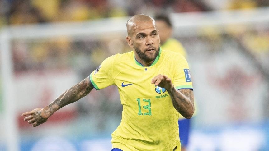 Le footballeur Daniel Alves arrêté et placé en garde à vue, les raisons