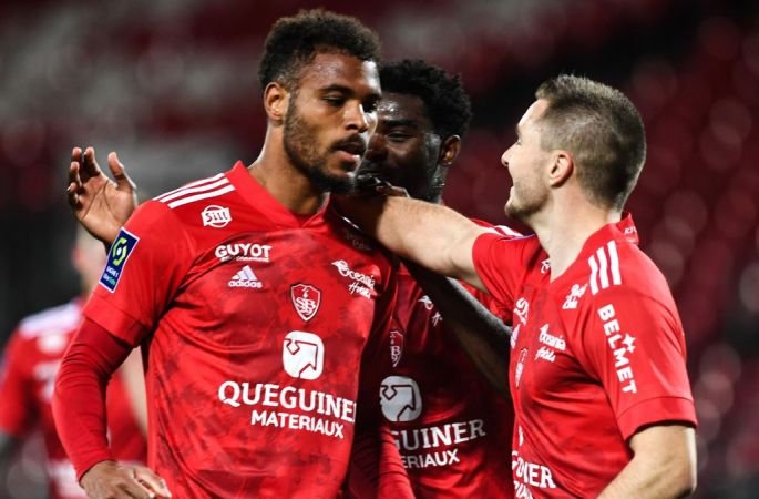 Buteur, Steve Mounié permet à Brest de battre Clermont foot de Jodel Dossou
