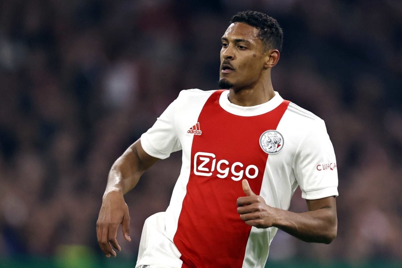 Mercato : L’Ivoirien Sébastien Haller pisté par le Bayern Munich, remplaçant de Lewandowski ?