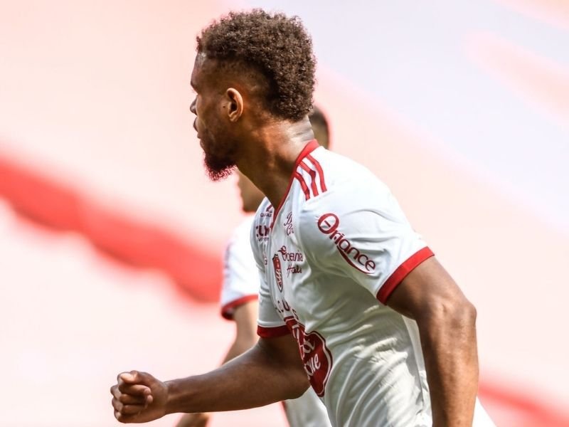Steve Mounié : « Mon jeu de tête surpasse celui de tout le monde »