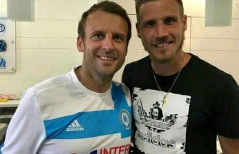 Emmanuel Macron joue un match de gala avec les légendes de foot français !