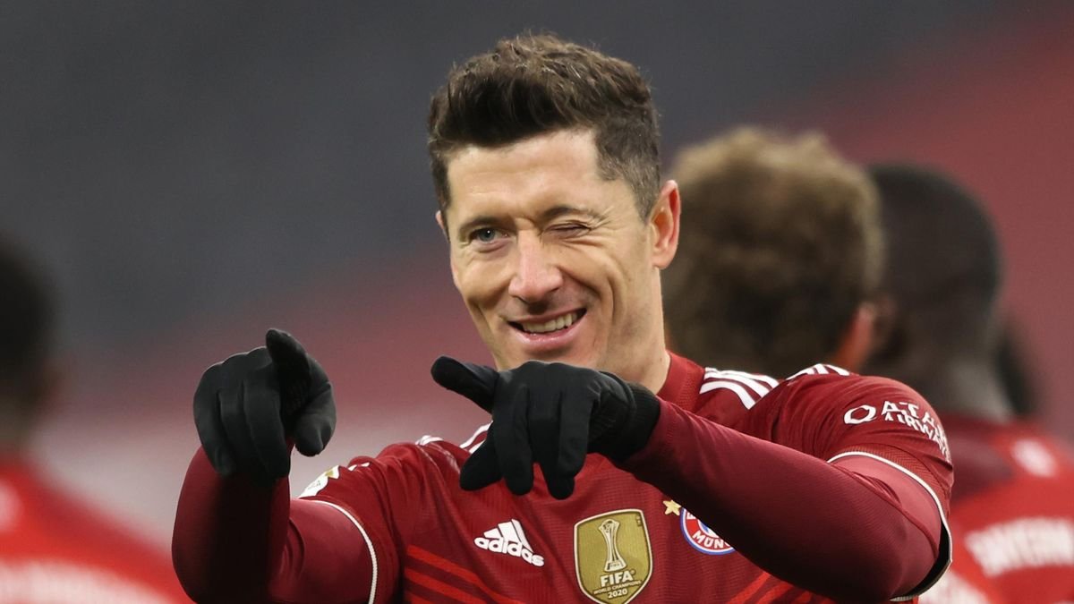 Bayern Munich : Robert Lewandowski compare Messi et Ronaldo